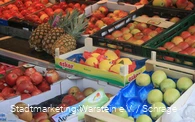 frisches Obst auf dem Wochenmarkt Warstein